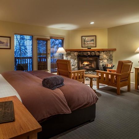 Emerald Lake Lodge Филд Екстериор снимка