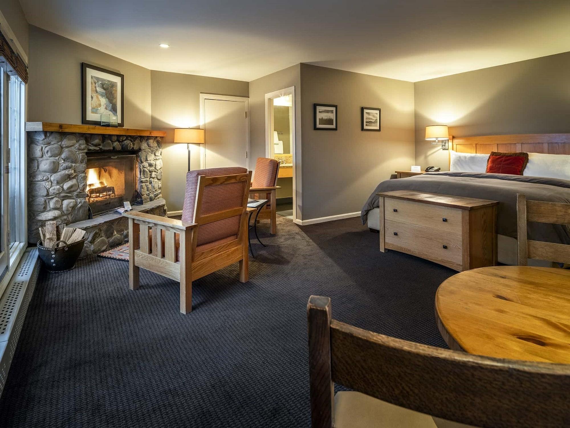 Emerald Lake Lodge Филд Екстериор снимка