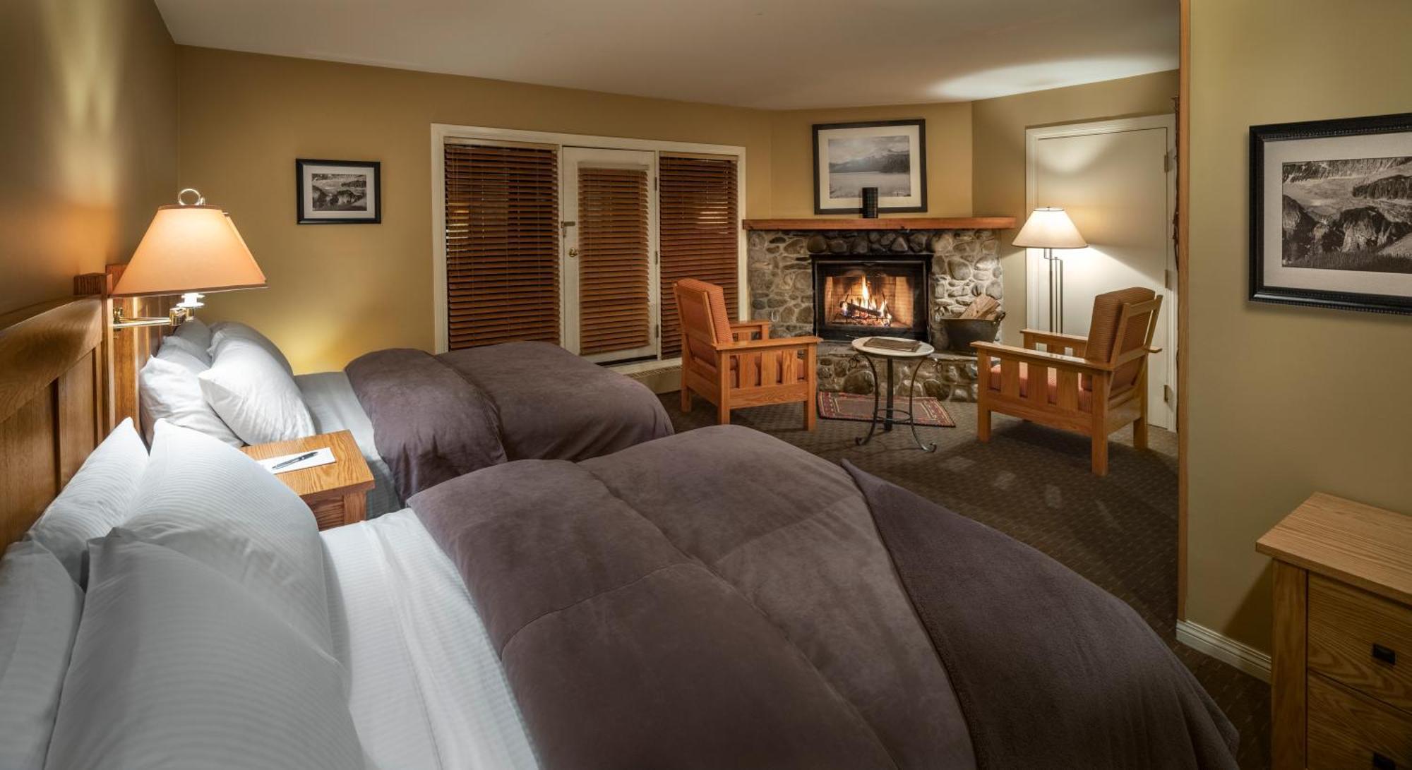 Emerald Lake Lodge Филд Екстериор снимка