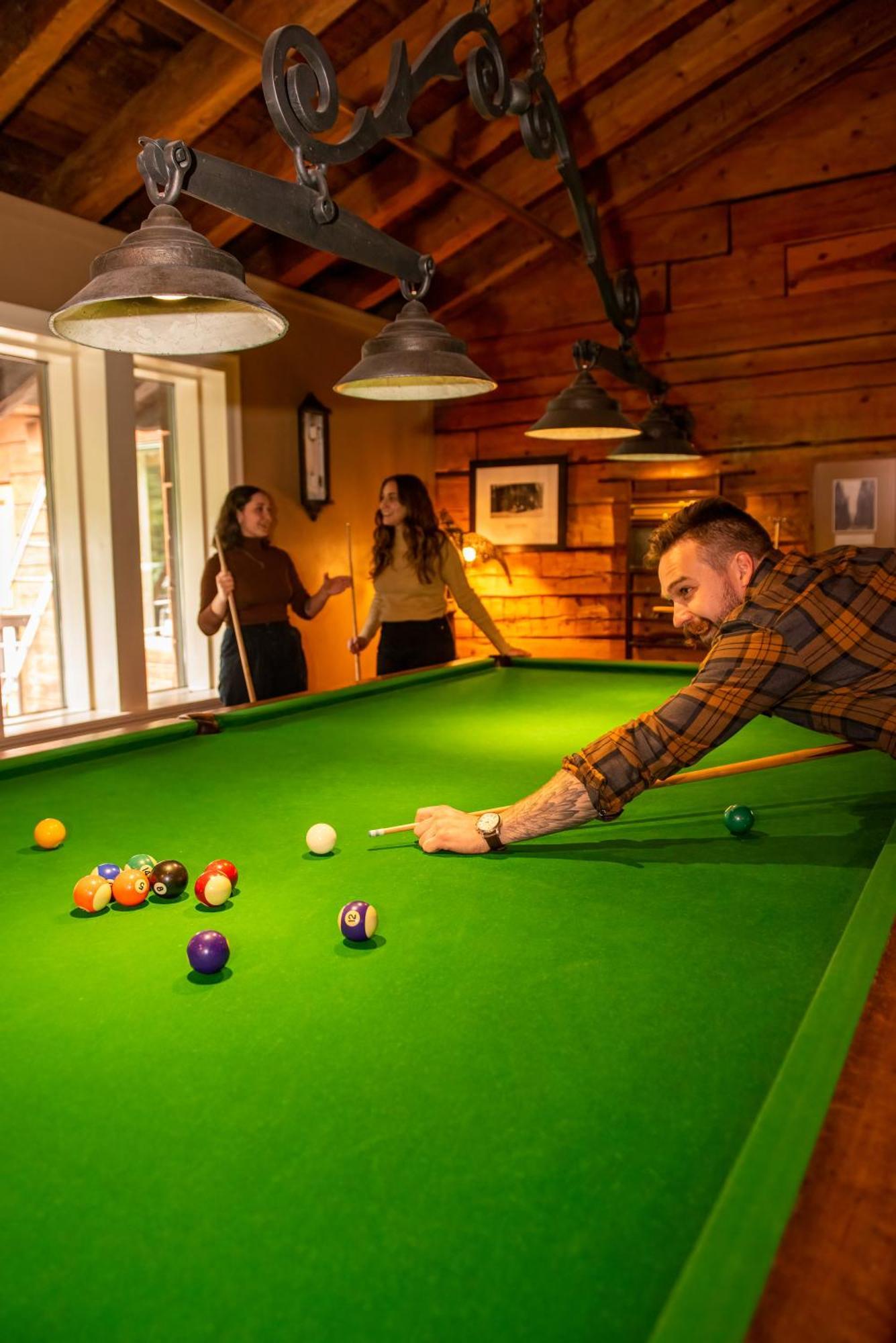 Emerald Lake Lodge Филд Екстериор снимка