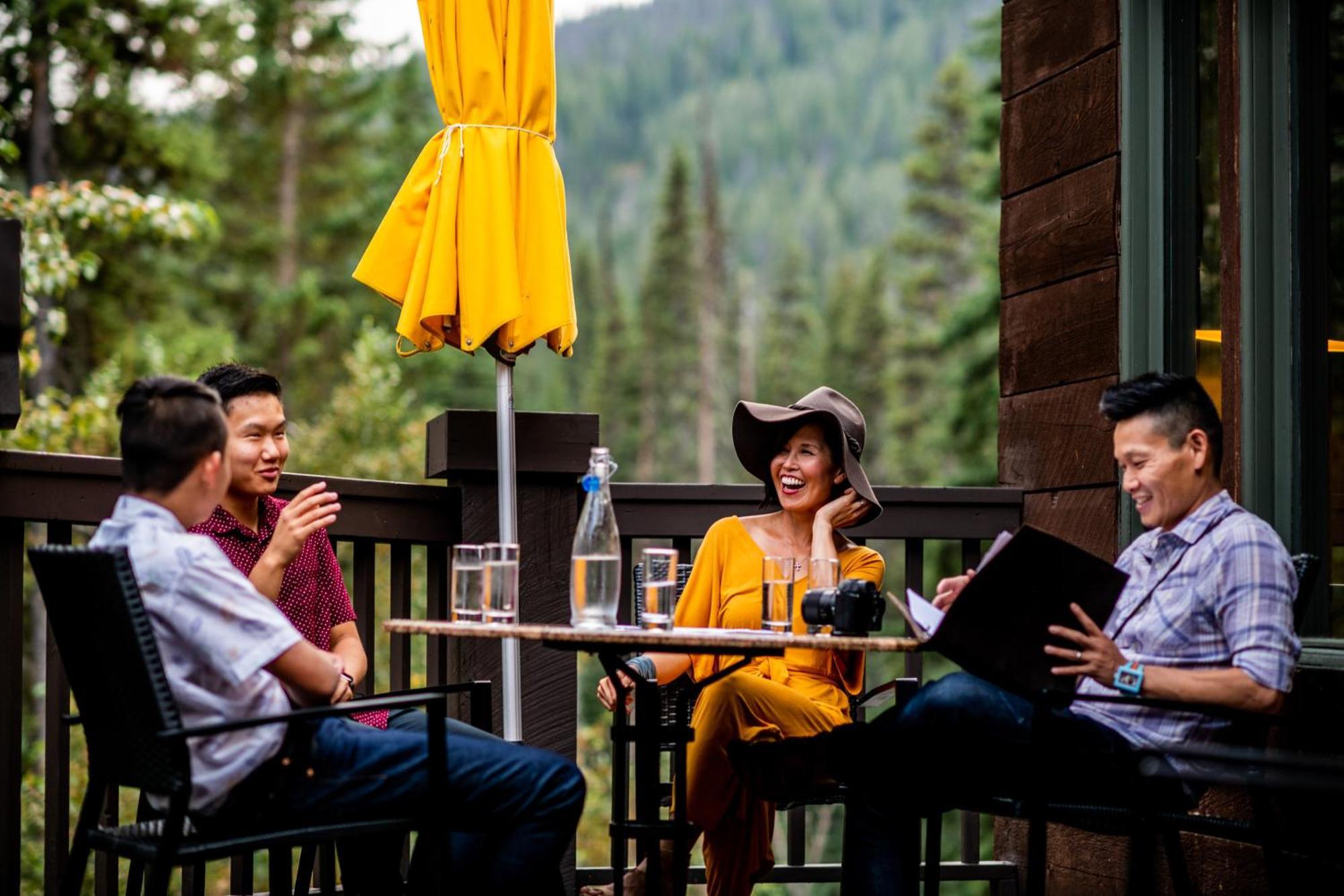 Emerald Lake Lodge Филд Екстериор снимка