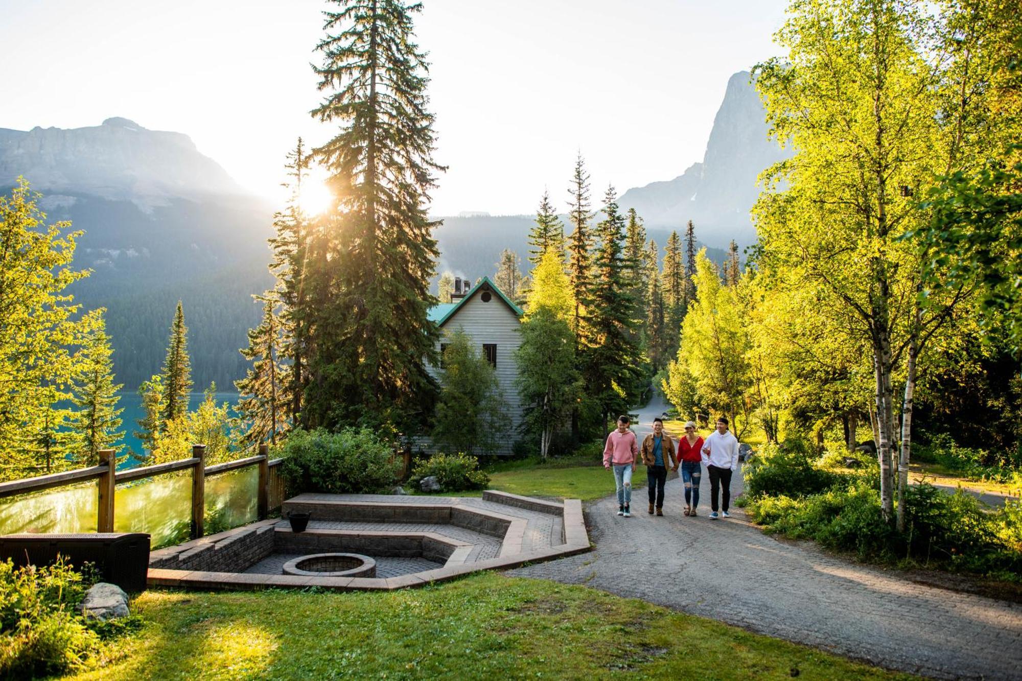Emerald Lake Lodge Филд Екстериор снимка