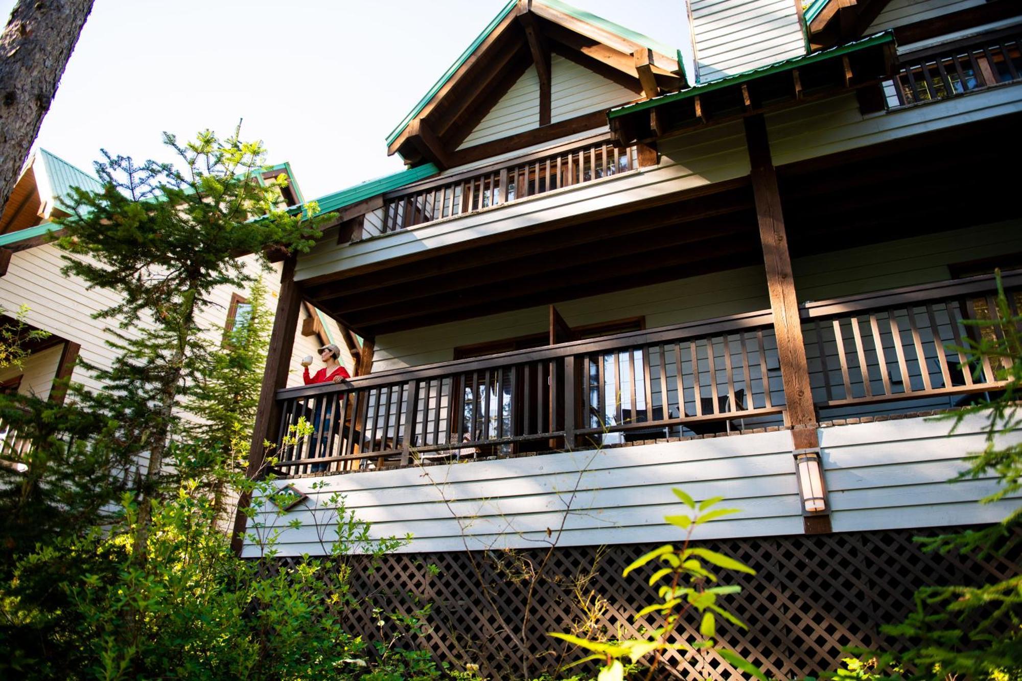 Emerald Lake Lodge Филд Екстериор снимка