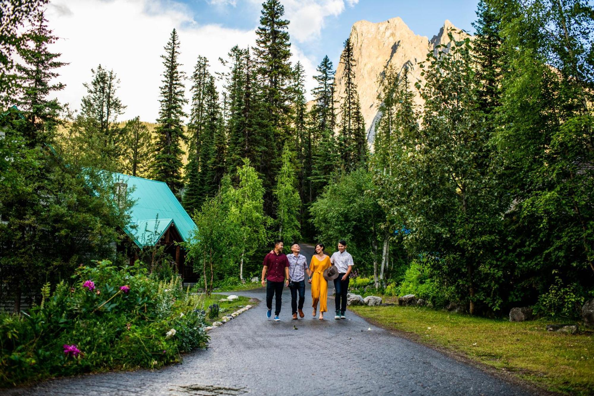 Emerald Lake Lodge Филд Екстериор снимка