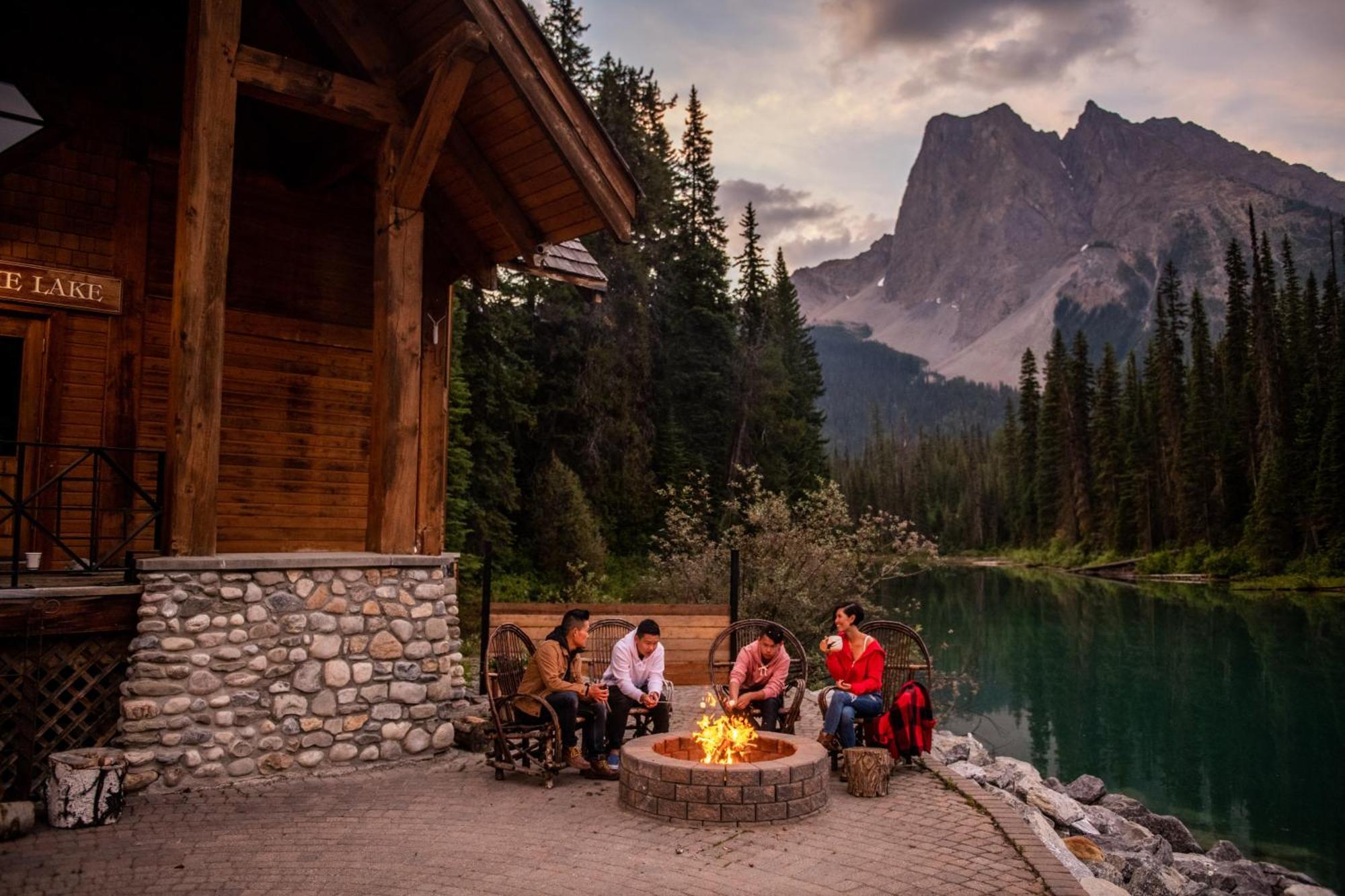 Emerald Lake Lodge Филд Екстериор снимка