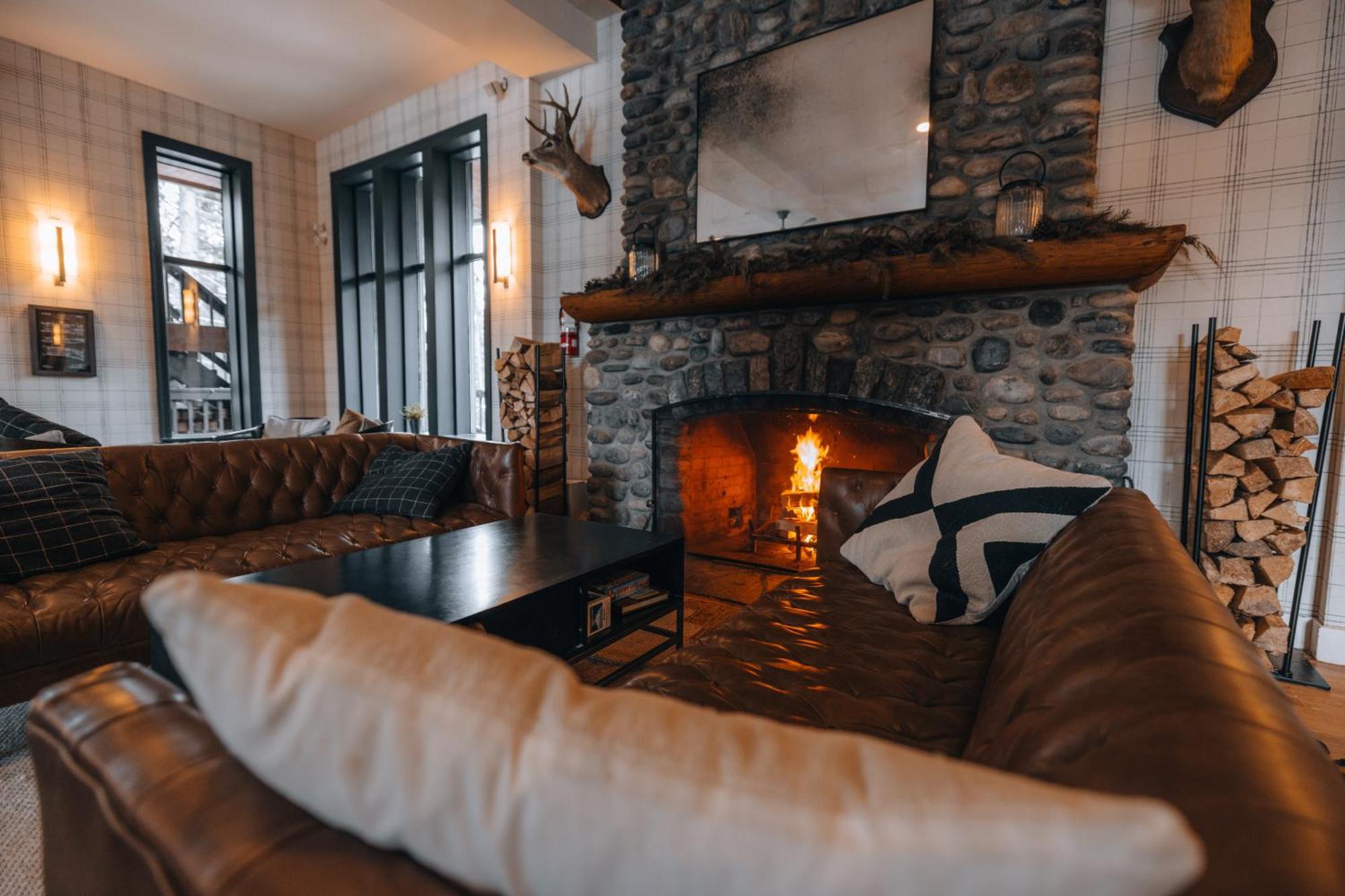 Emerald Lake Lodge Филд Екстериор снимка