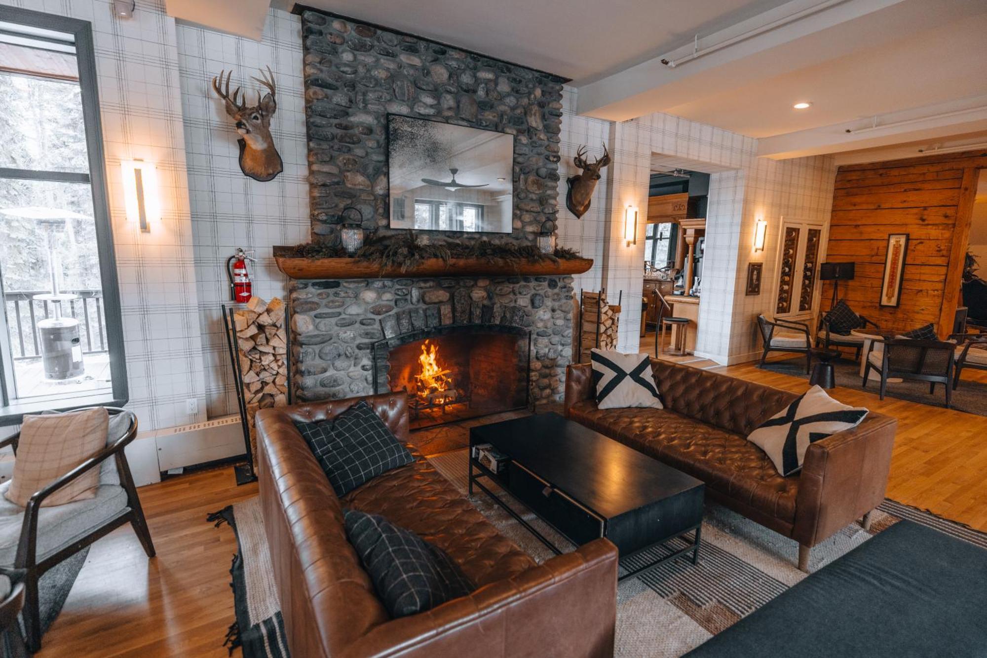Emerald Lake Lodge Филд Екстериор снимка