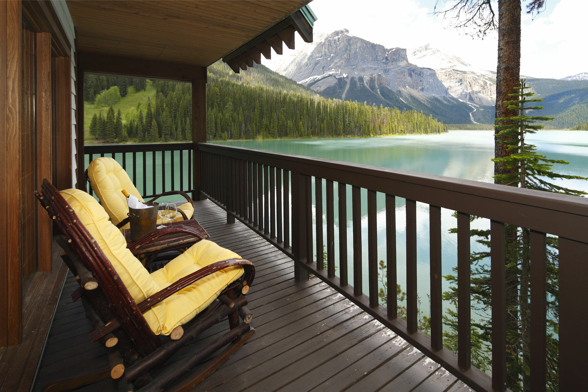 Emerald Lake Lodge Филд Екстериор снимка