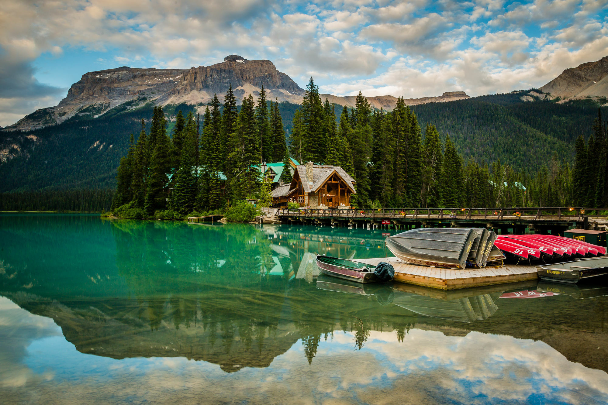 Emerald Lake Lodge Филд Екстериор снимка